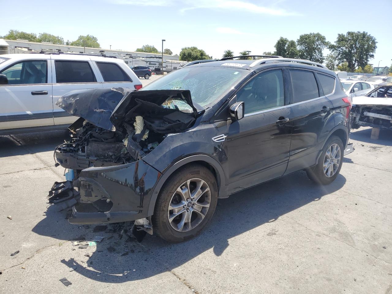 2016 Ford Escape Titanium de vânzare în Sacramento, CA - Front End