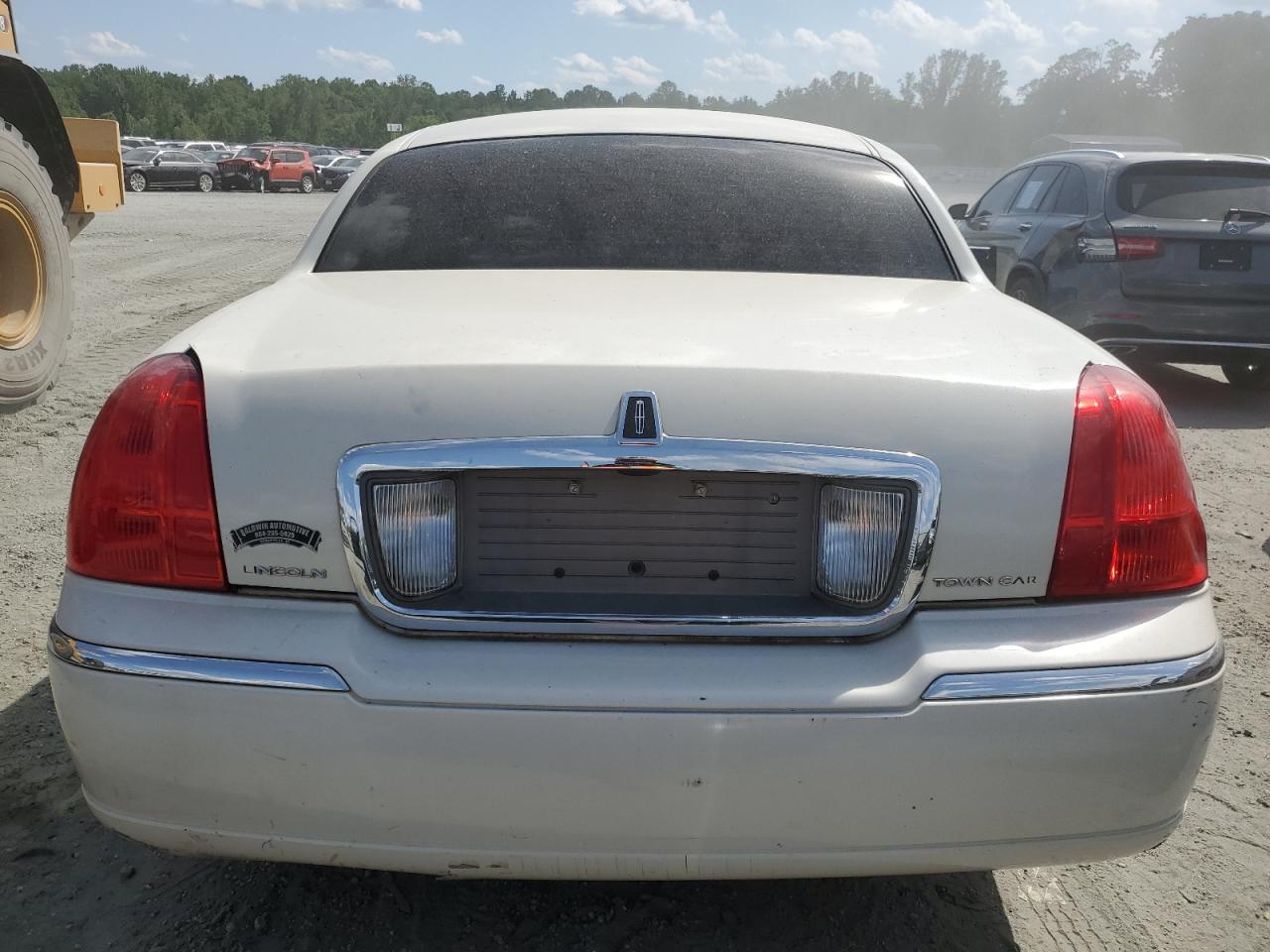 2006 Lincoln Town Car Signature VIN: 1LNHM81W26Y600713 Lot: 56341385