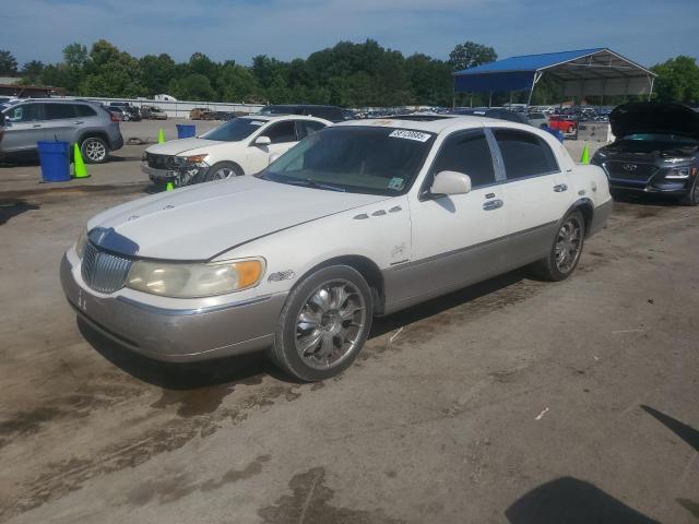 2000 Lincoln Town Car Signature