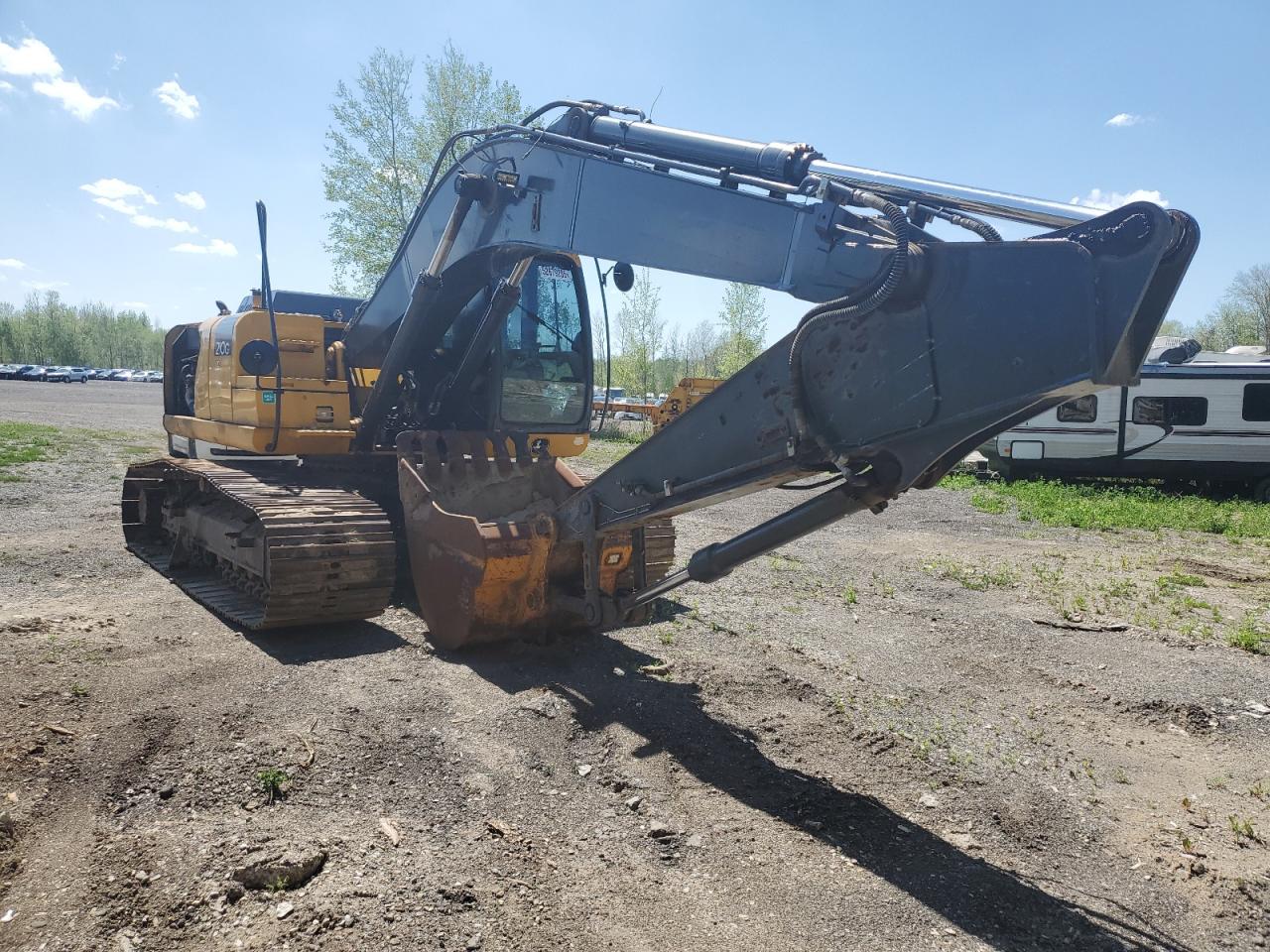2018 John Deere 210Glc للبيع في Cookstown، ON - Side
