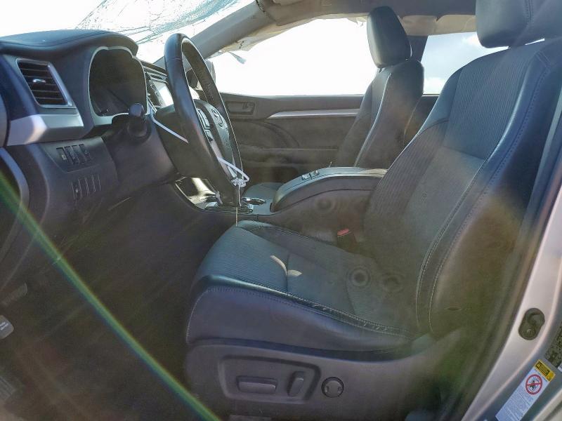  TOYOTA HIGHLANDER 2018 Srebrny