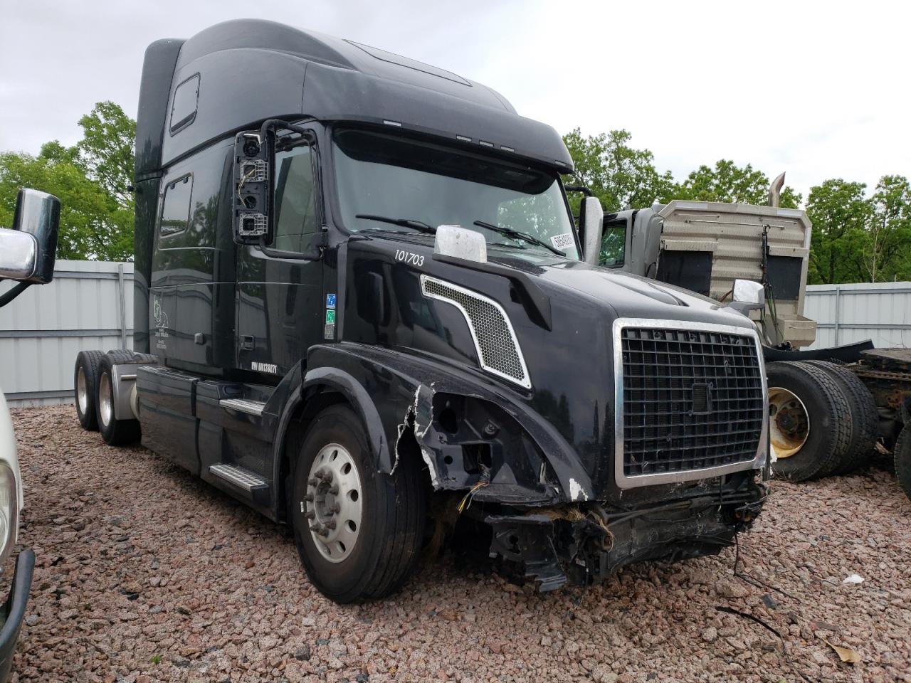 2013 Volvo Vnl Semi Truck for Sale in Avon, MN - Front End