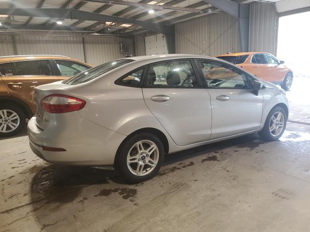 Седаны FORD FIESTA 2017 Серебристый