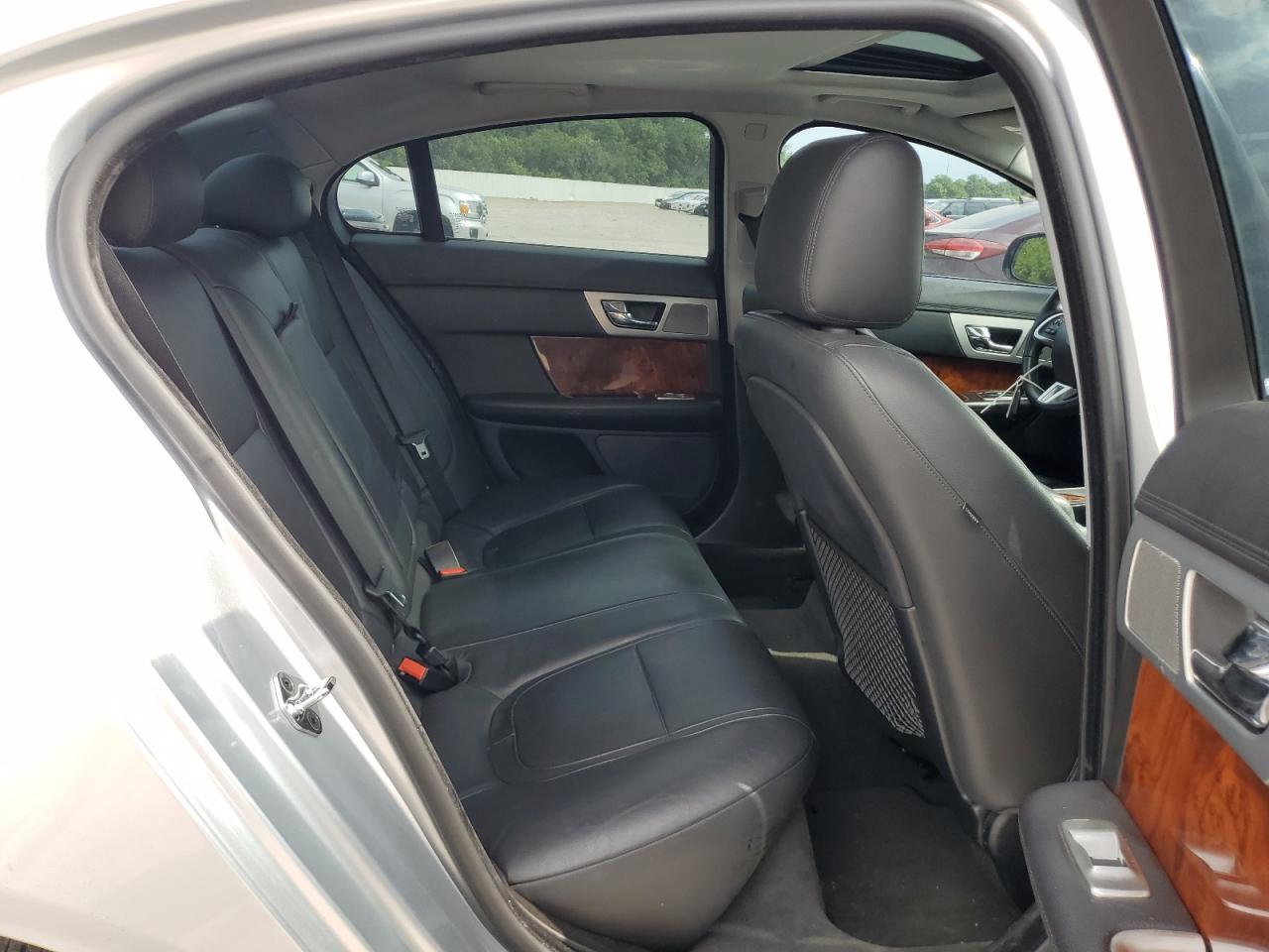 2015 Jaguar Xf 2.0T Premium VIN: SAJWA0FS5FPU81073 Lot: 57971325