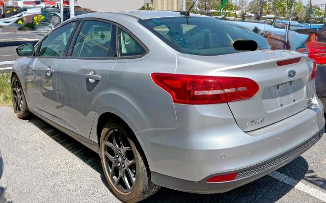 Sedans FORD FOCUS 2016 Srebrny