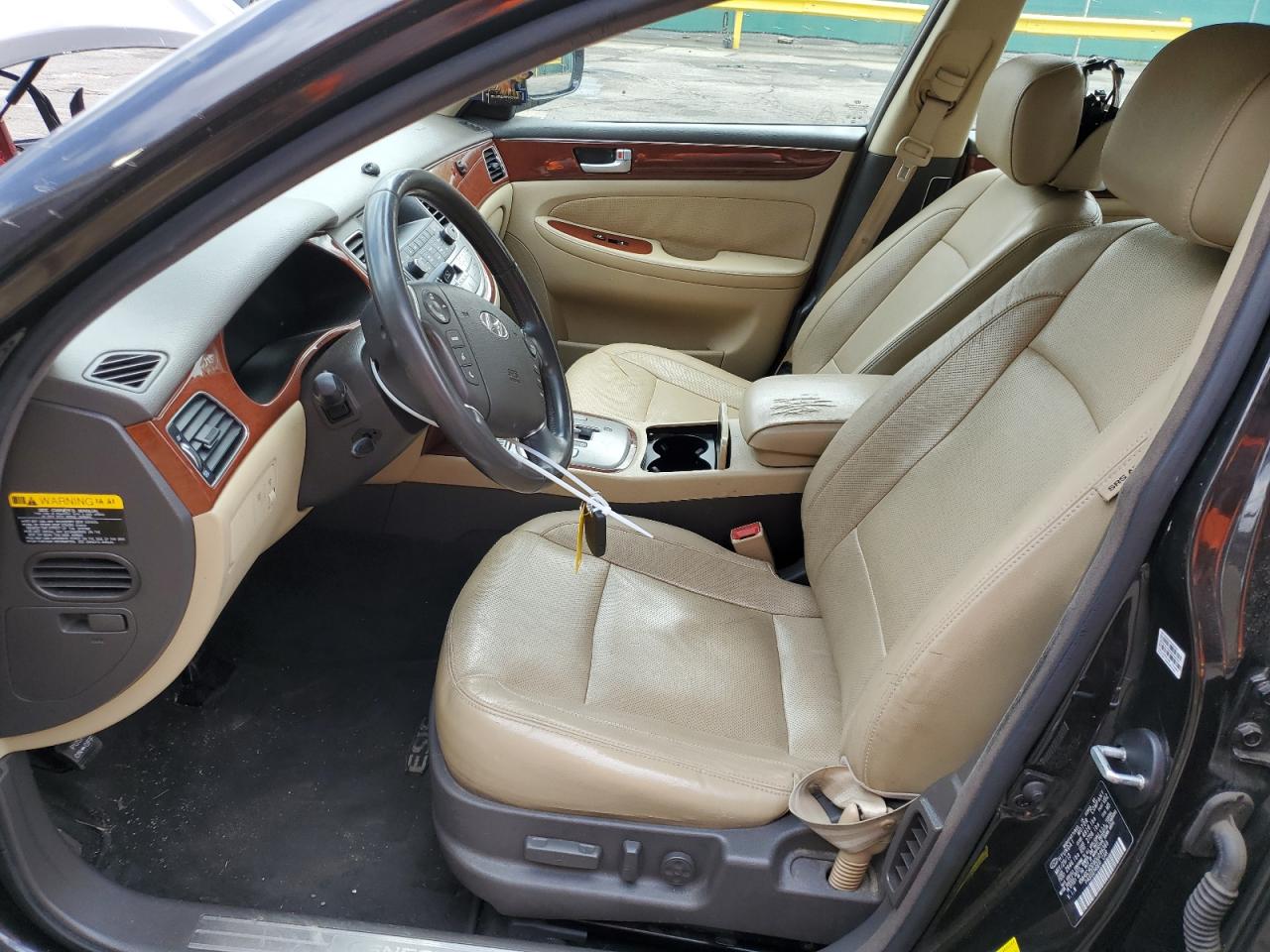 2013 Hyundai Genesis 3.8L VIN: KMHGC4DD9DU246369 Lot: 84050935