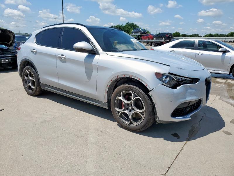  ALFA ROMEO STELVIO 2022 Srebrny