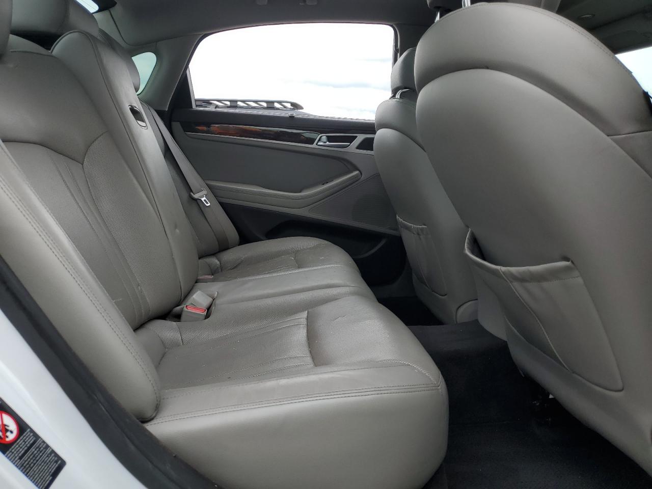 2015 Hyundai Genesis 3.8L VIN: KMHGN4JE8FU073857 Lot: 57218485