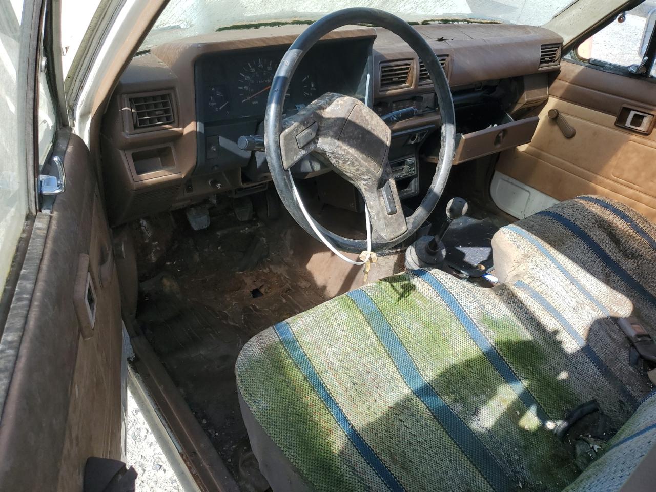 1984 Toyota Pickup 1/2 Ton Rn55 Dlx VIN: JT4RN55D4E0070786 Lot: 56966155
