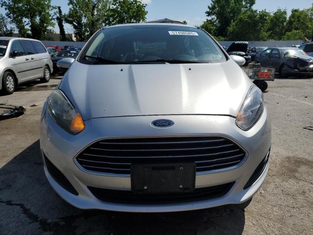 Hatchbacks FORD FIESTA 2016 Srebrny
