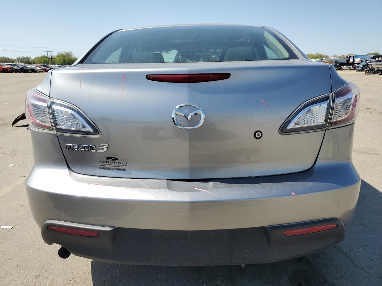 2011 Mazda 3 I VIN: JM1BL1UF3B1459864 Lot: 55500185