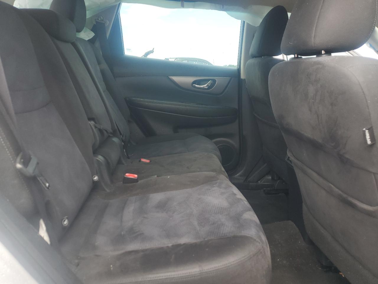 Nissan Rogue s 2015