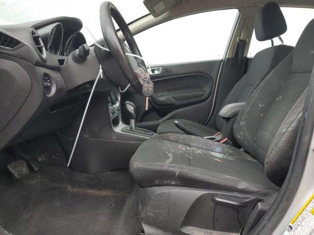 Sedans FORD FIESTA 2016 Srebrny