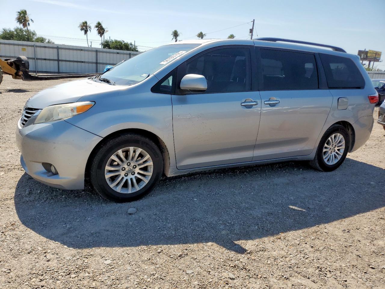 2015 Toyota Sienna Xle VIN: 5TDYK3DC3FS557753 Lot: 56789795