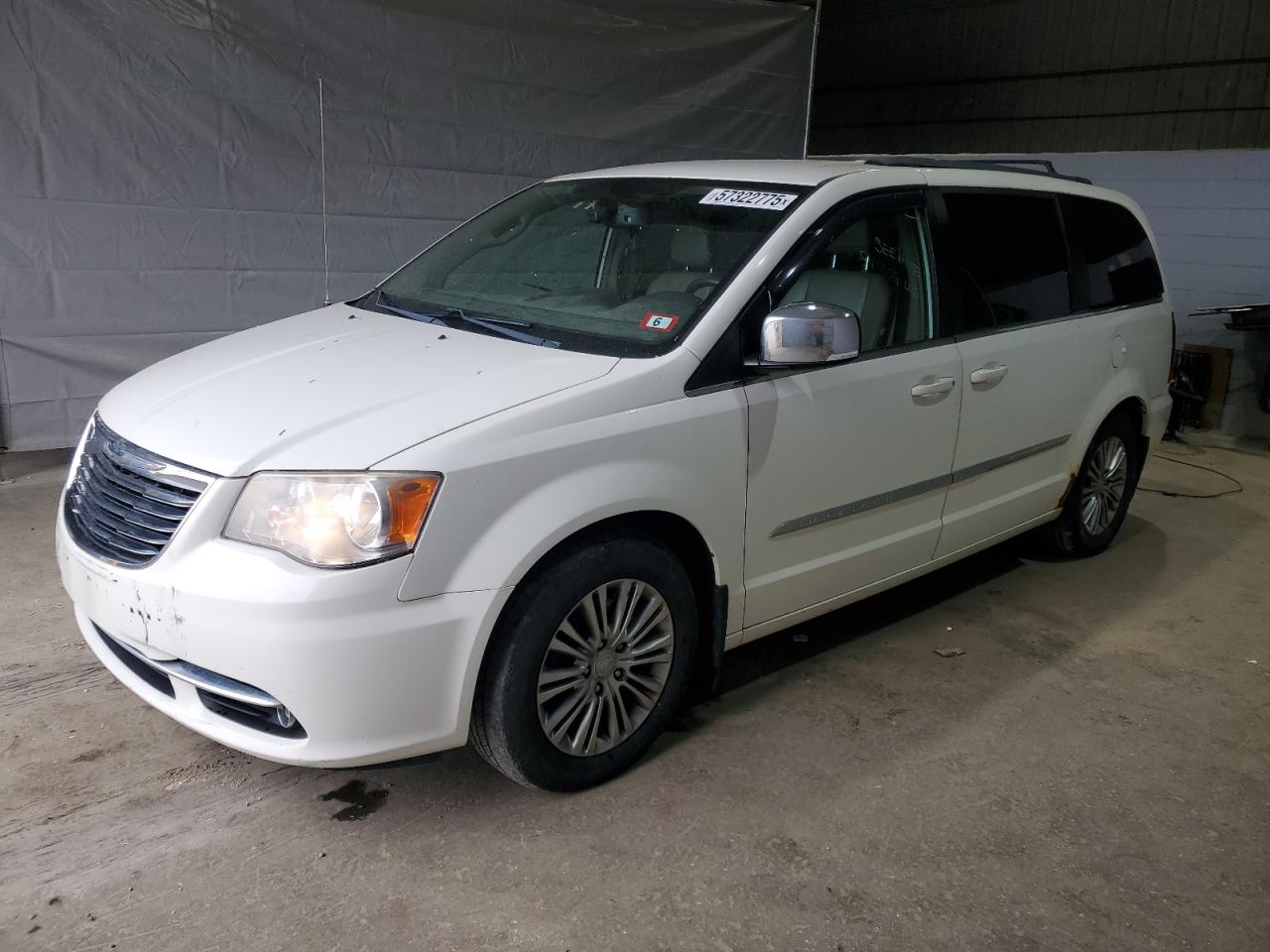 2013 Chrysler Town & Country Touring L na sprzedaż w Candia, NH - Front End
