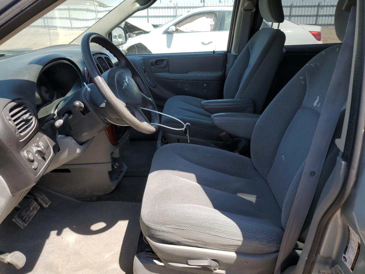 2005 Chrysler Town & Country Lx VIN: 2C4GP44R65R210853 Lot: 56538065