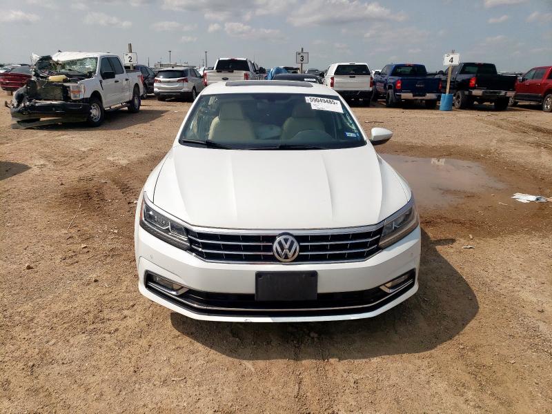  VOLKSWAGEN PASSAT 2017 Білий