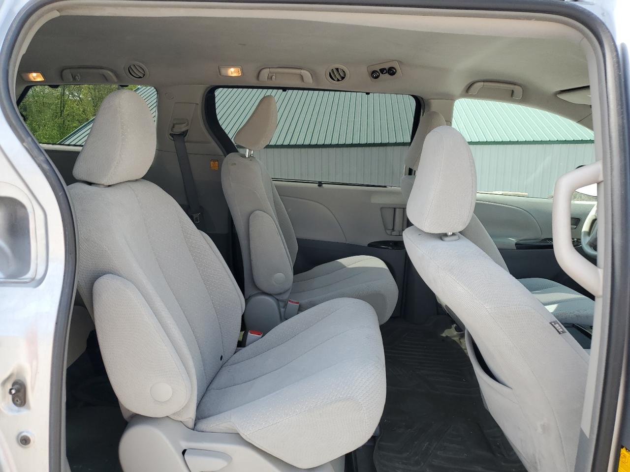 2011 Toyota Sienna Le VIN: 5TDJK3DC9BS012135 Lot: 56464655