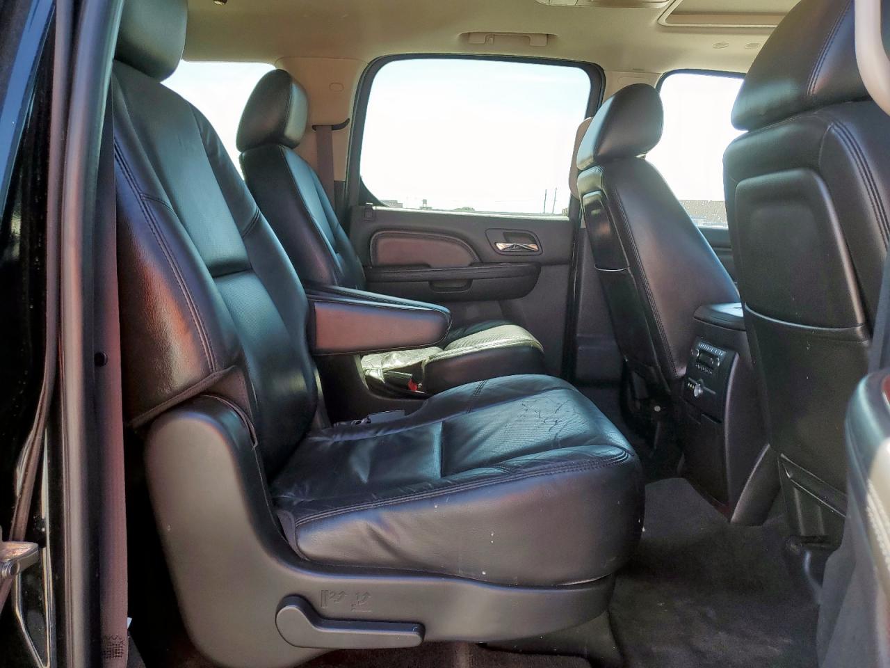 2011 Cadillac Escalade Esv Luxury VIN: 1GYS4HEF8BR175680 Lot: 59137105