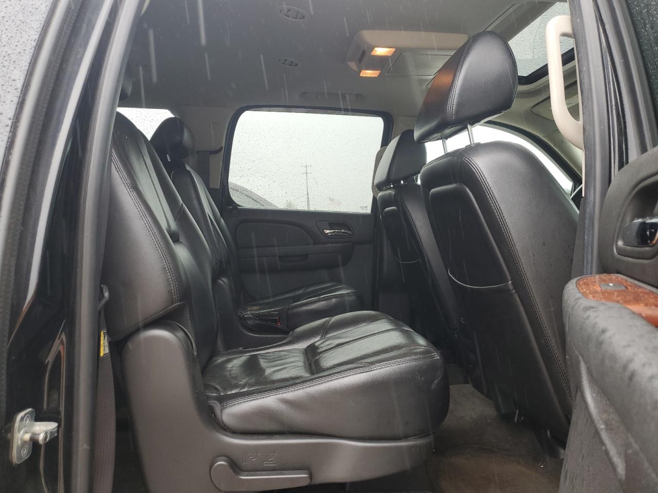 2007 Chevrolet Suburban K1500 VIN: 1GNFK16357J161905 Lot: 55074125
