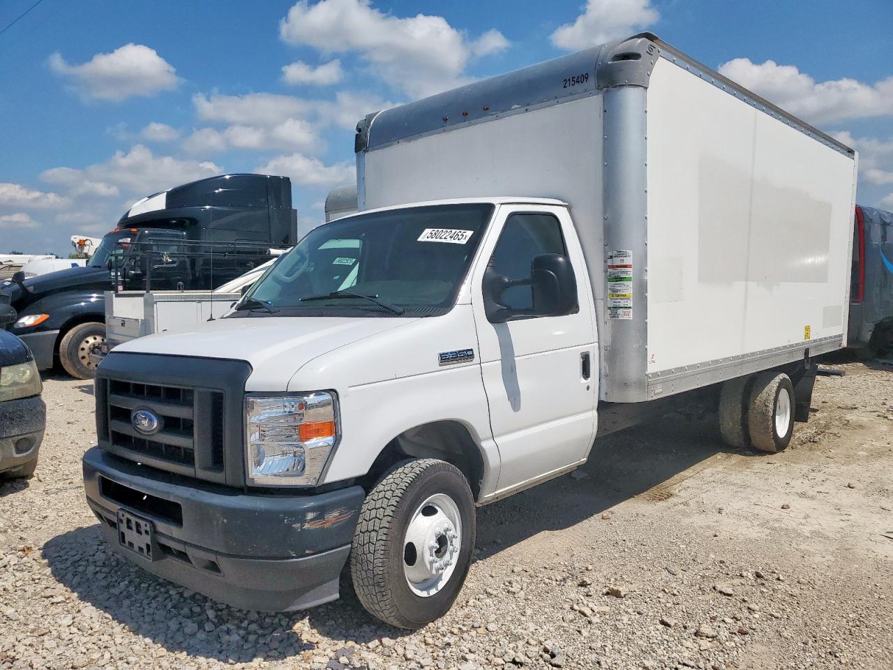 2021 Ford Econoline E350 Super Duty Cutaway Van
