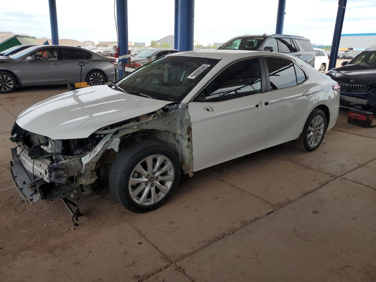 2020 Toyota Camry Le продається в Phoenix, AZ - Front End