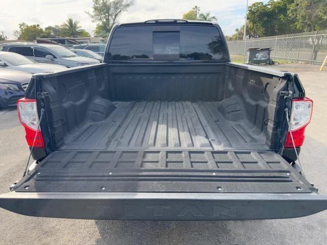  NISSAN TITAN 2018 Black