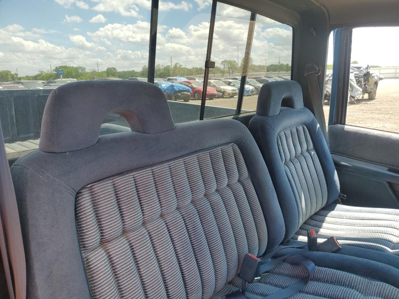 1992 Chevrolet Gmt-400 K2500 VIN: 1GCGK24K7NE109257 Lot: 55815325