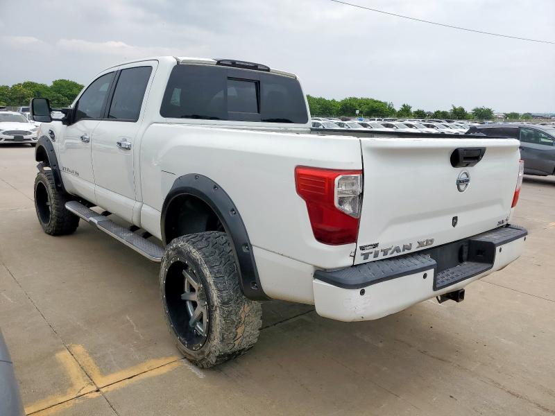 Pickups NISSAN TITAN 2016 Biały
