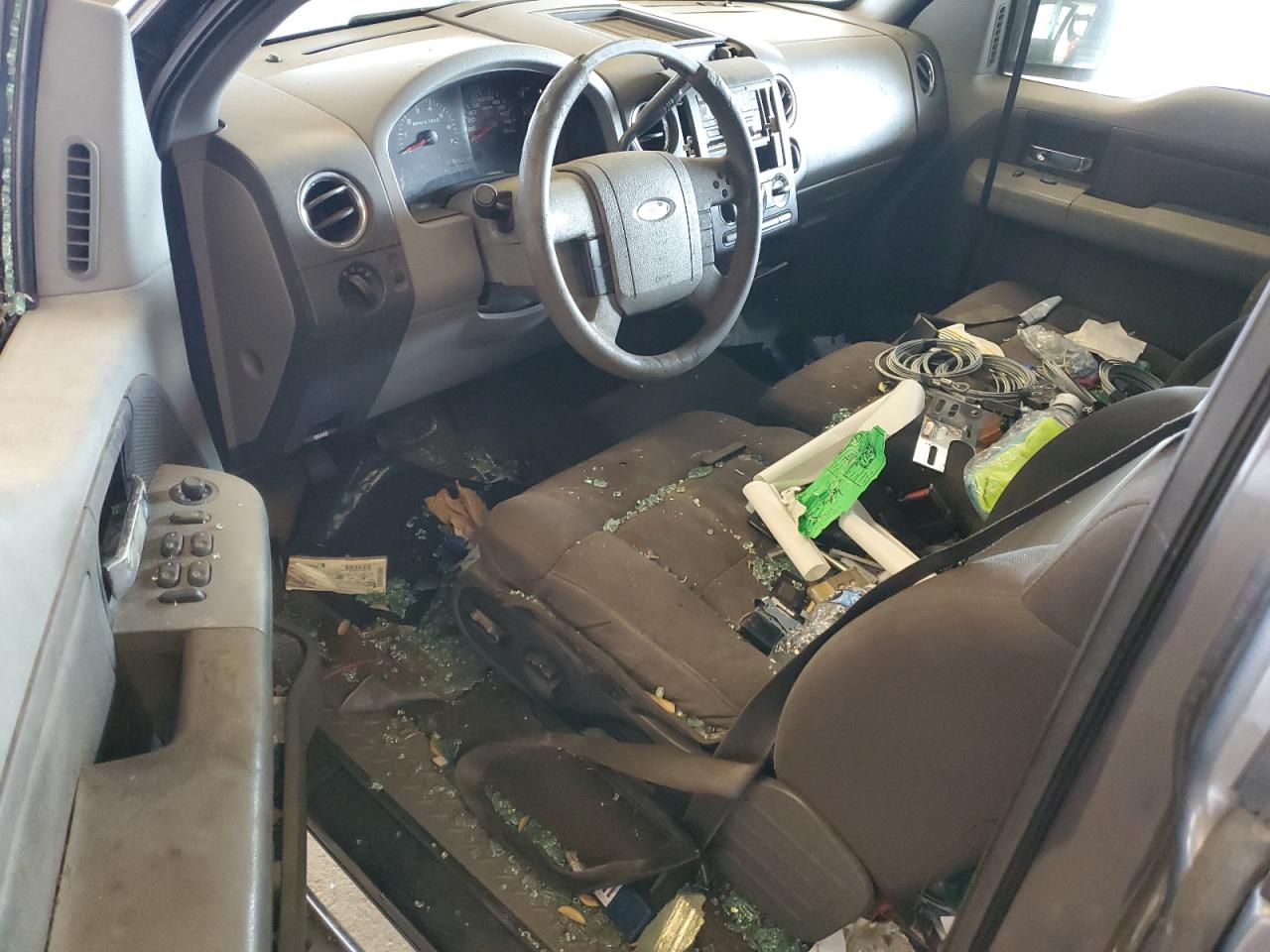 2004 Ford F150 VIN: 1FTPX125X4NA15901 Lot: 57329635