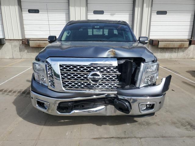  NISSAN TITAN 2017 Вугільний
