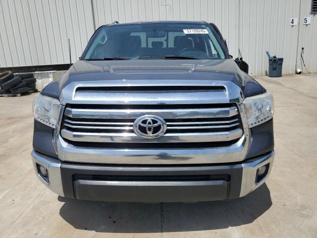 Pickups TOYOTA TUNDRA 2017 Srebrny