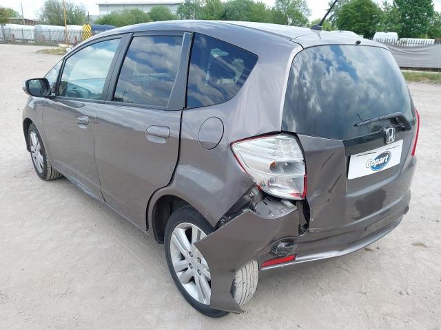 2014 HONDA JAZZ ES +