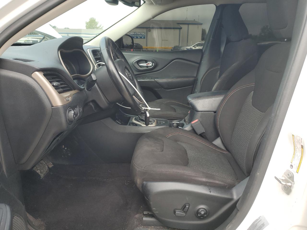 2017 Jeep Cherokee Latitude VIN: 1C4PJLCSXHW510360 Lot: 58740175