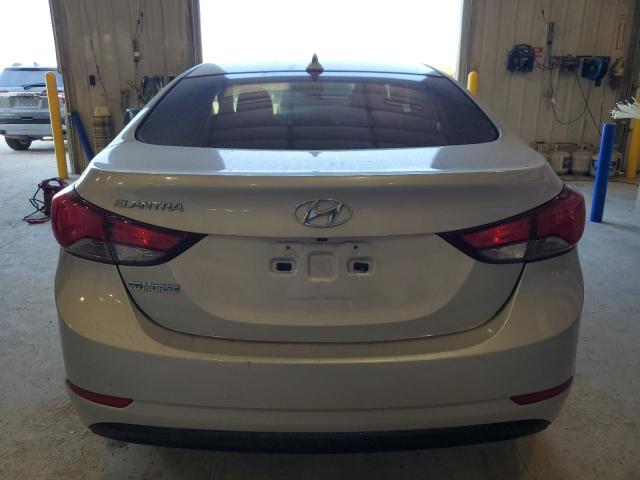 Sedans HYUNDAI ELANTRA 2016 Srebrny