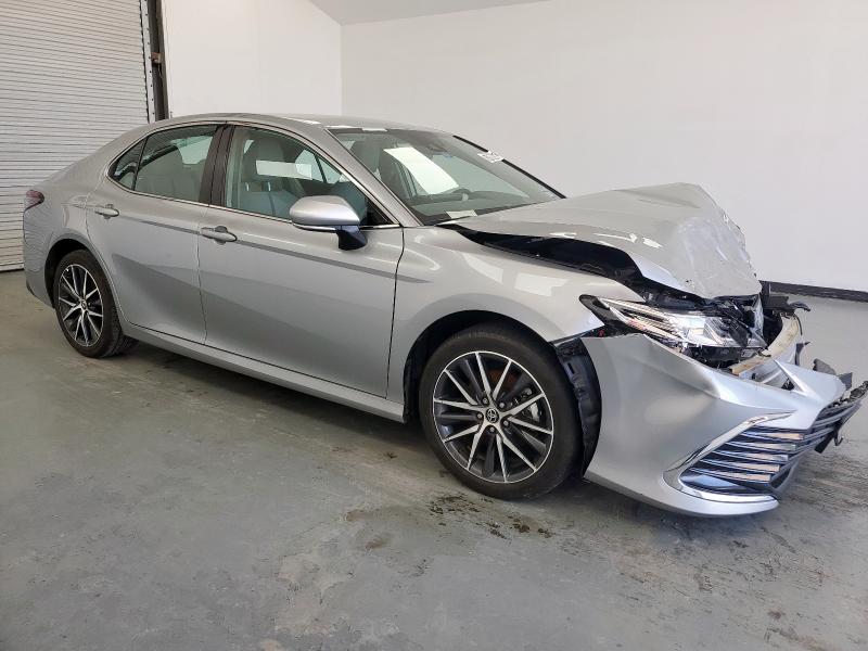  TOYOTA CAMRY 2023 Сріблястий