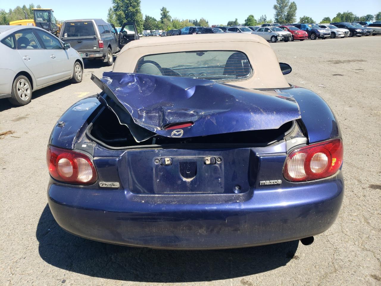 2003 Mazda Mx-5 Miata Base VIN: JM1NB353130311817 Lot: 55493105