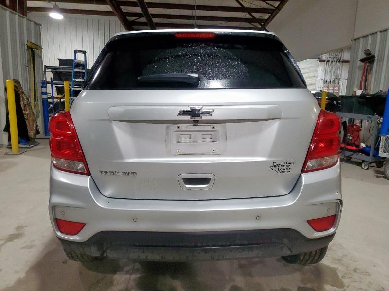  CHEVROLET TRAX 2022 Srebrny