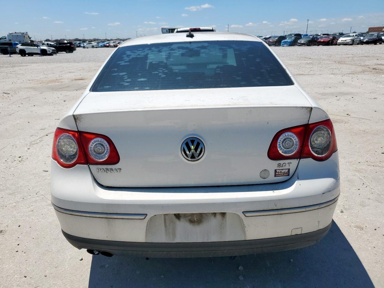 2007 Volkswagen Passat 2.0T Luxury Leather VIN: WVWEK73CX7P110960 Lot: 56097745