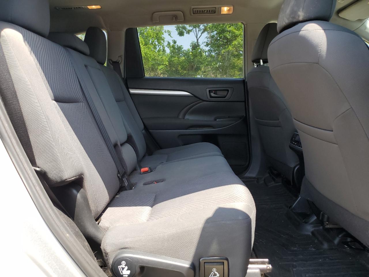 2019 Toyota Highlander Le VIN: 5TDBZRFH8KS972395 Lot: 57206705