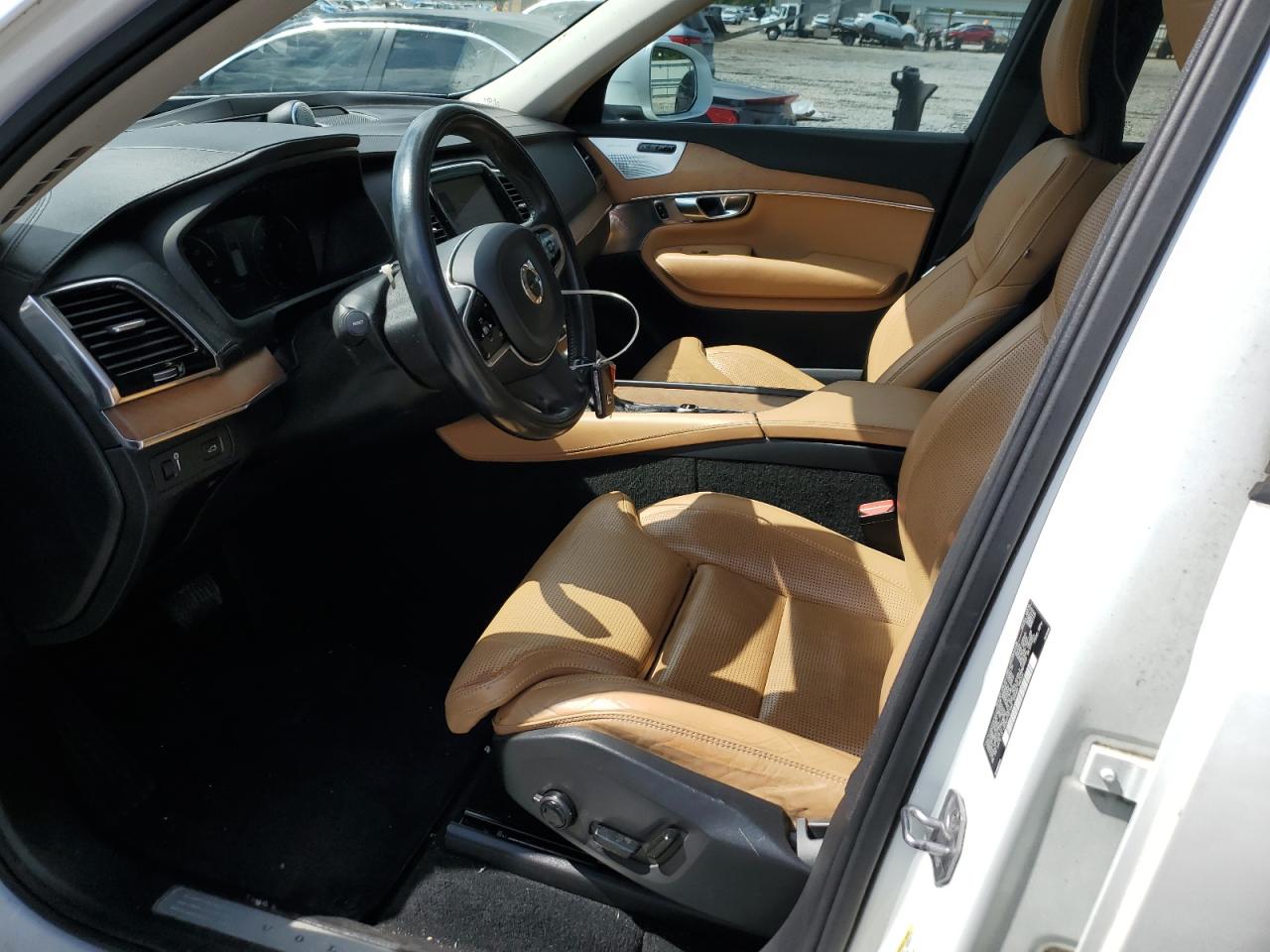 2016 Volvo Xc90 T6 VIN: YV4A22PL4G1027827 Lot: 56332285