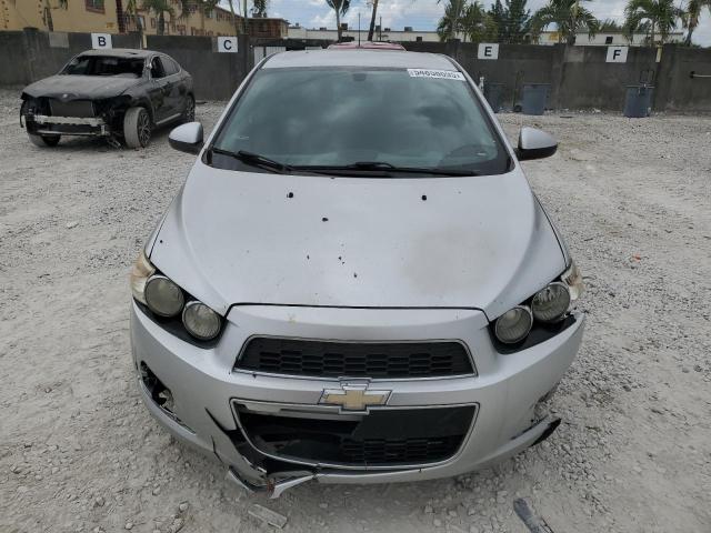Sedans CHEVROLET SONIC 2016 Srebrny