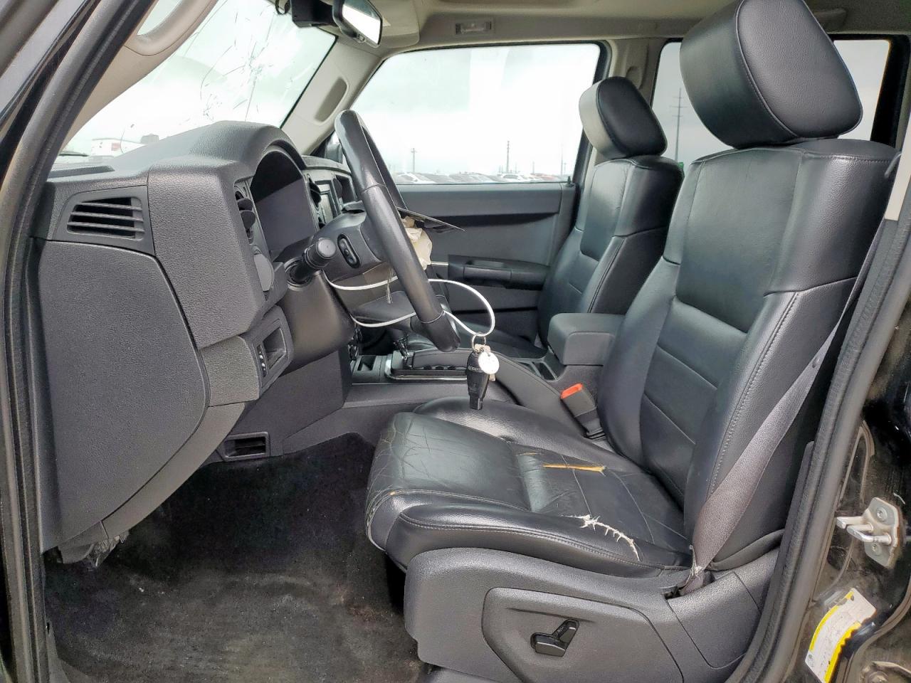 2008 Jeep Commander Sport VIN: 1J8HH48K18C116819 Lot: 57184085