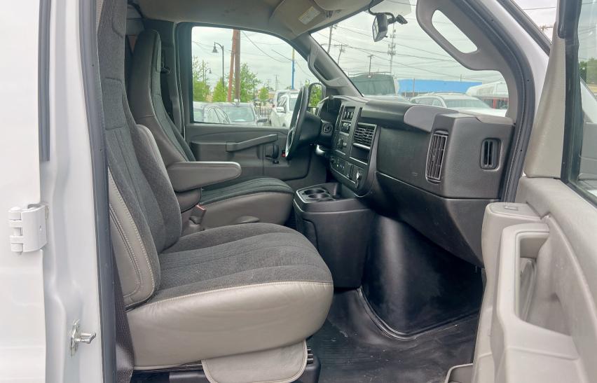  GMC SAVANA 2022 Белый