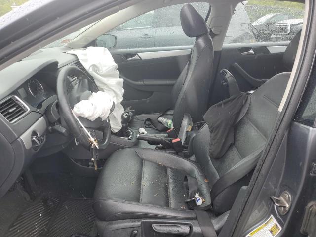 Sedans VOLKSWAGEN JETTA 2013 Szary