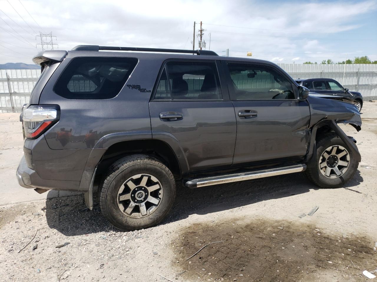 VIN: JTEBU5JRXK5618760 2019 TOYOTA 4RUNNER