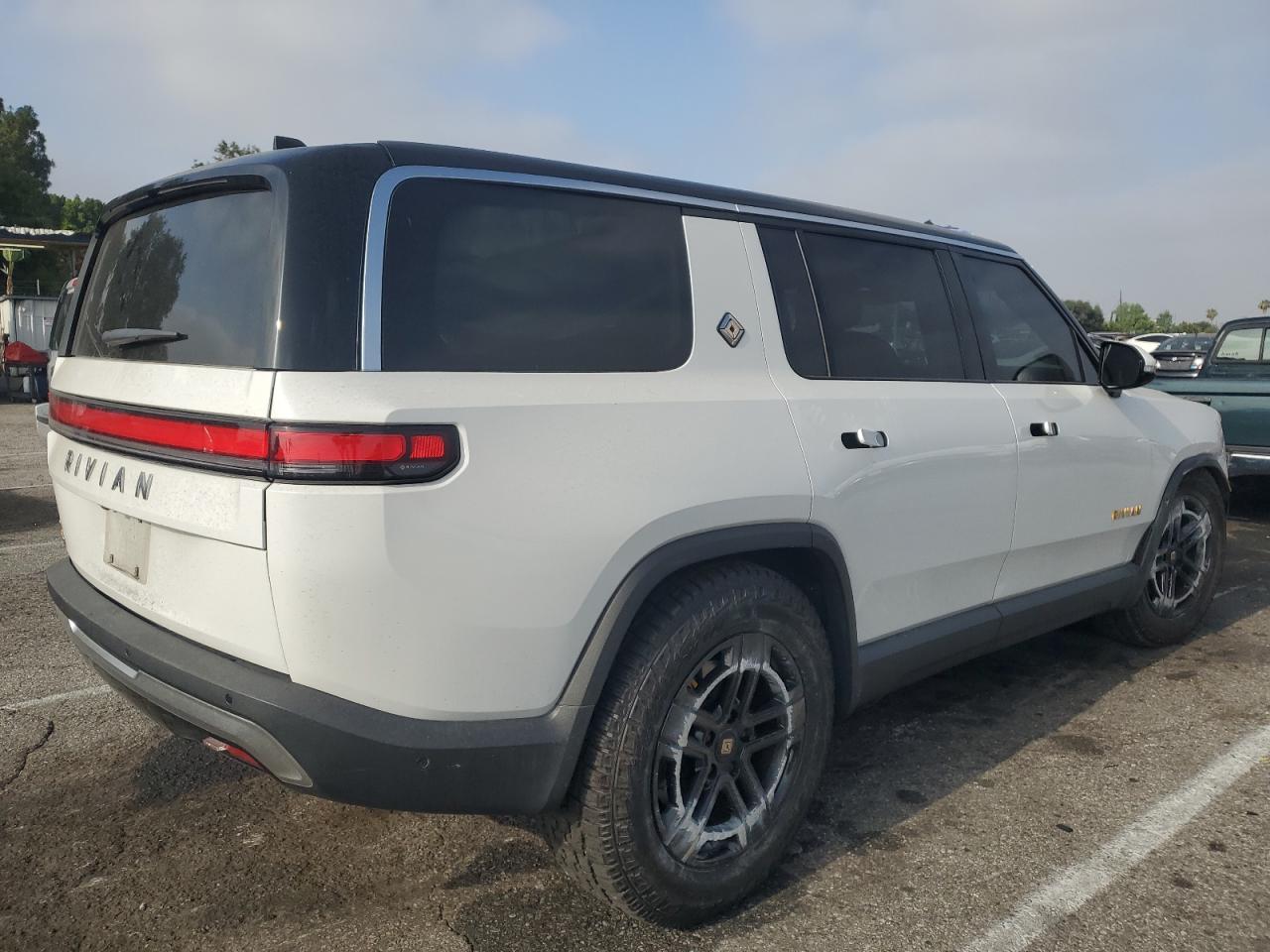 2023 Rivian R1S Adventure white null electric 7PDSGABA8PN012564 photo #4