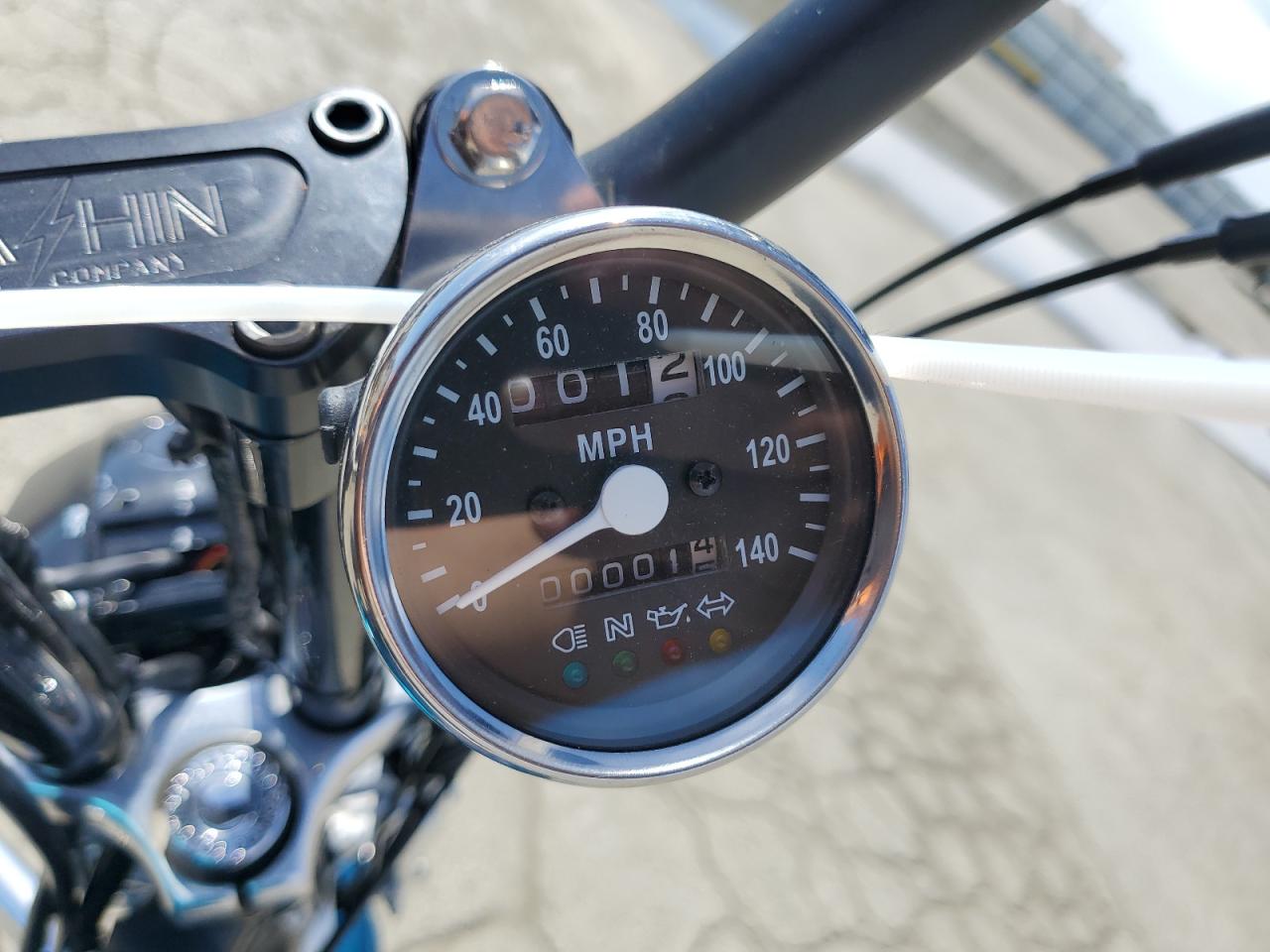 1994 Harley-Davidson Xlh883 Deluxe VIN: 1HD4CFM35RY208520 Lot: 57163005