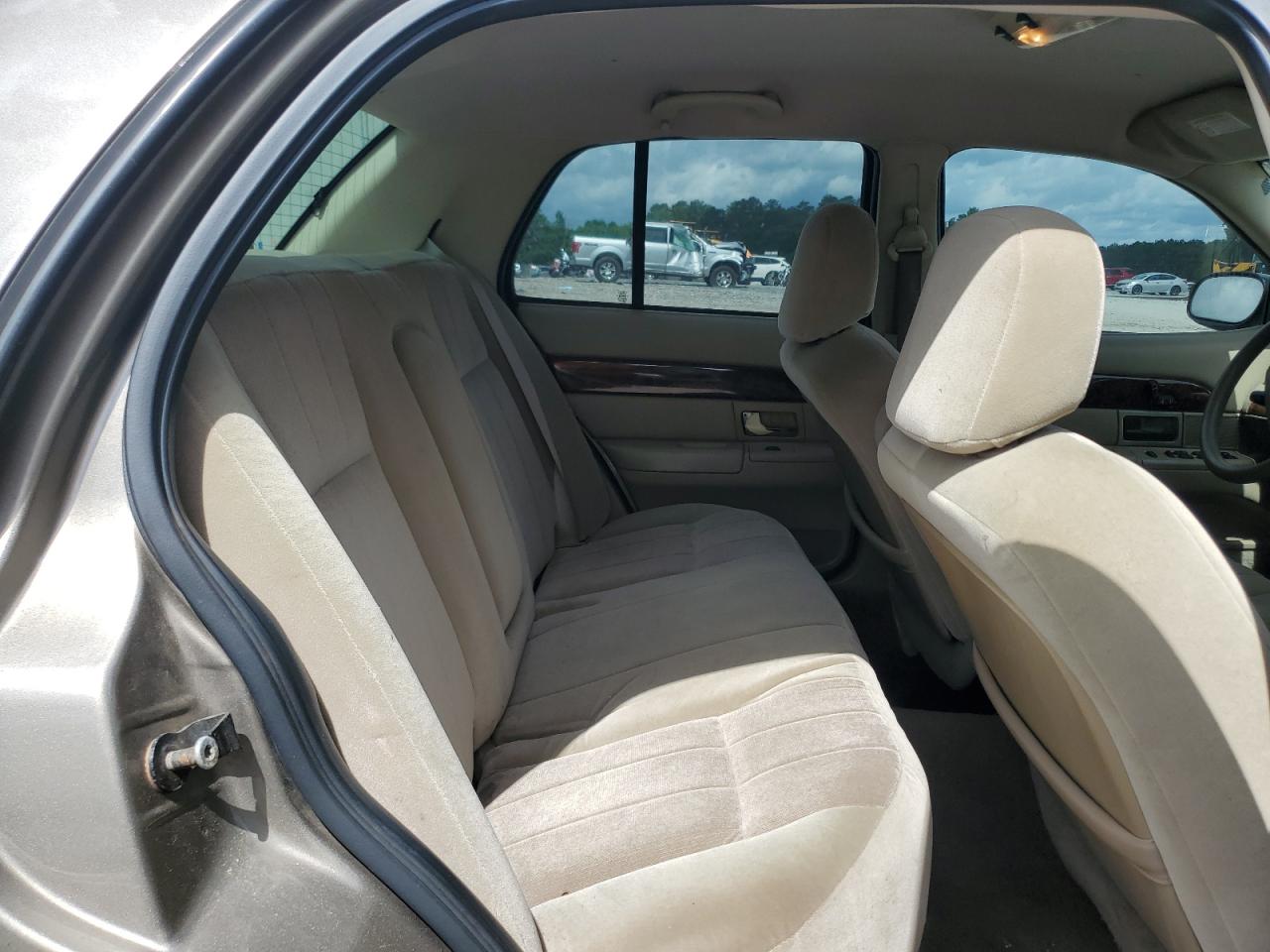 2005 Mercury Grand Marquis Gs VIN: 2MEFM74W05X602121 Lot: 56024795