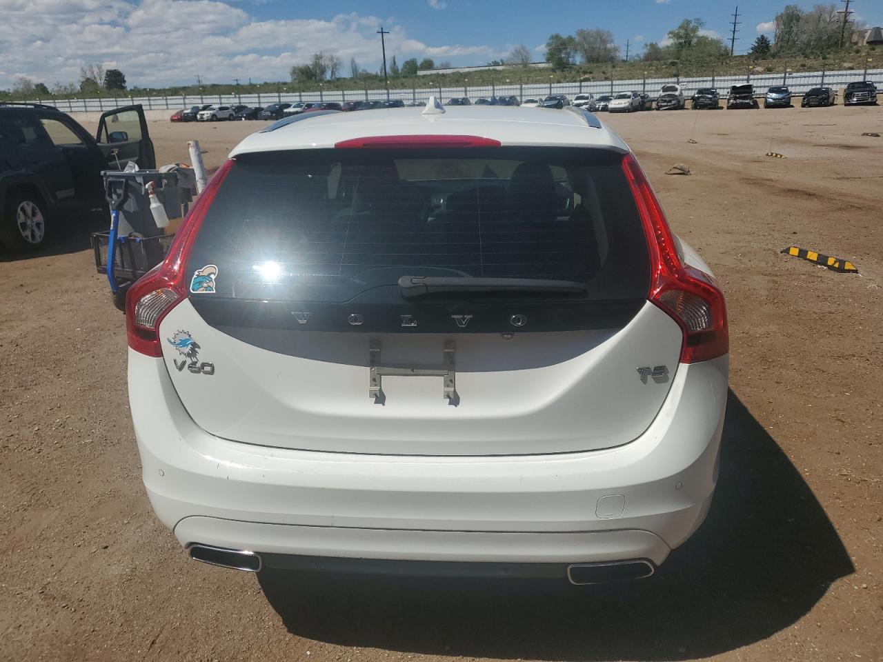 2015 Volvo V60 Platinum VIN: YV140MEM3F1234084 Lot: 56204435